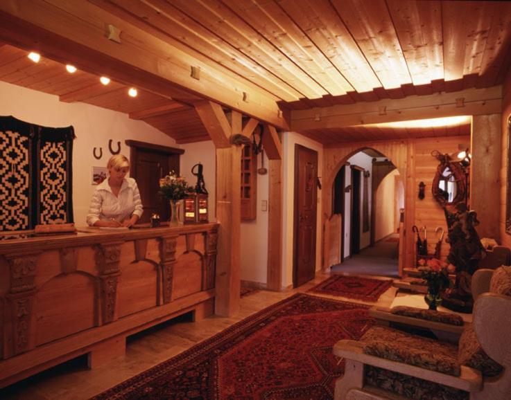 Hotel Garni Ernst Falch Sankt Anton am Arlberg Esterno foto