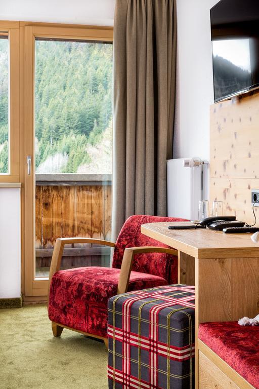 Hotel Garni Ernst Falch Sankt Anton am Arlberg Esterno foto